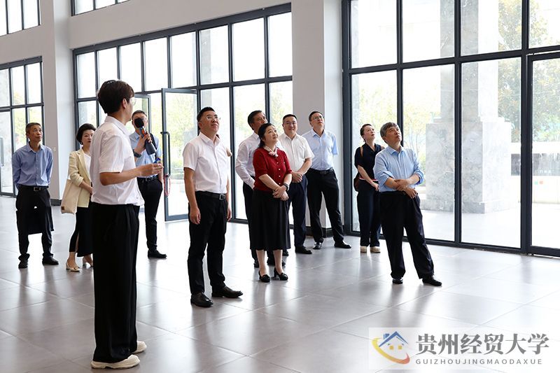 贵州大学党委书记杨未、校长宋宝安一行来铜仁学院考察调研